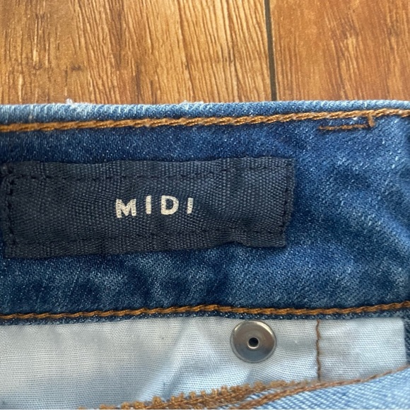 AEROPOSTALE Women’s Midi Blue Distressed Denim Shorts Size 6 - Picture 6 of 9